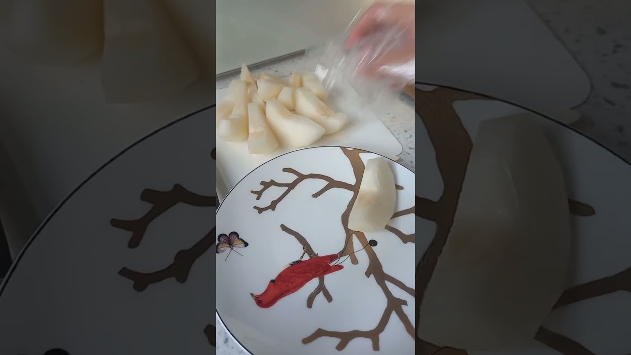 #pear #peeling #slicing #trending #youtubeshorts #shorts