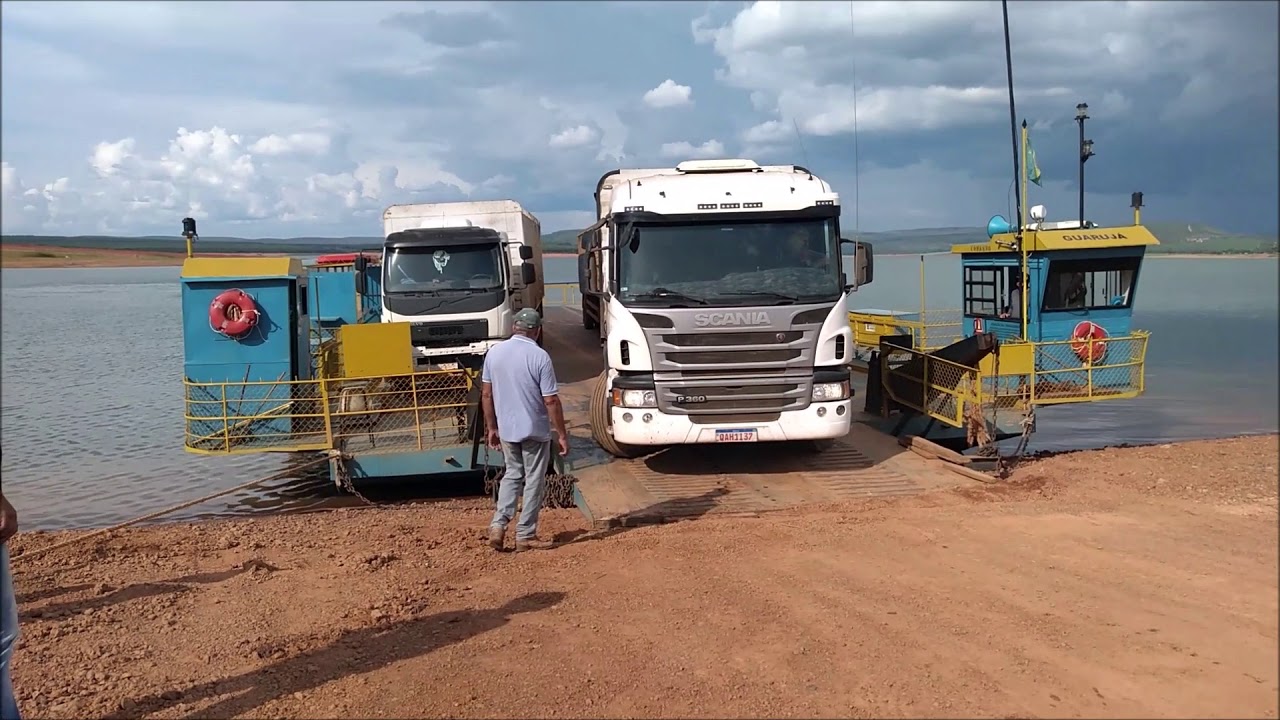 REPRESA DE TRÊS MARIAS,CARRETAS BITREM COM GADOS NA TRVESSIA DE BALSA DO RIO SÃO FRANCISCO