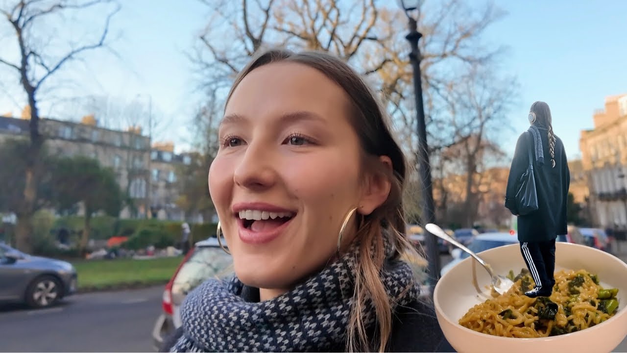 feeling overwhelmed so watching the holiday + eating ramen (vlogmas day 18)