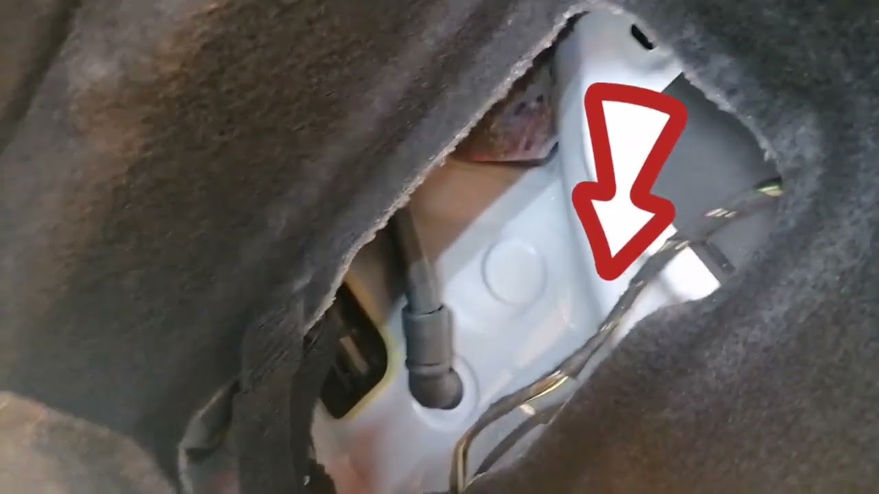 Mercedes Aracın arka panel kontrolü