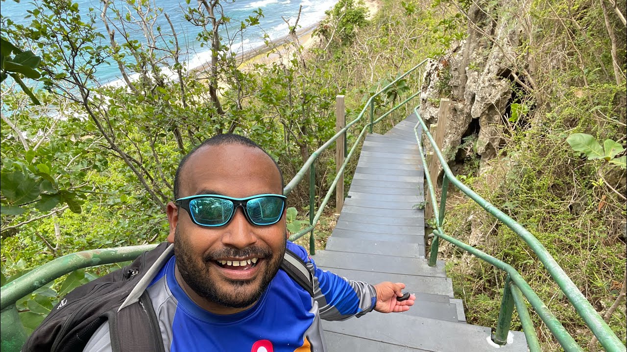 Escaleras 🪜 Ocultas en Survival Beach Aguadilla, Puerto Rico 🇵🇷.