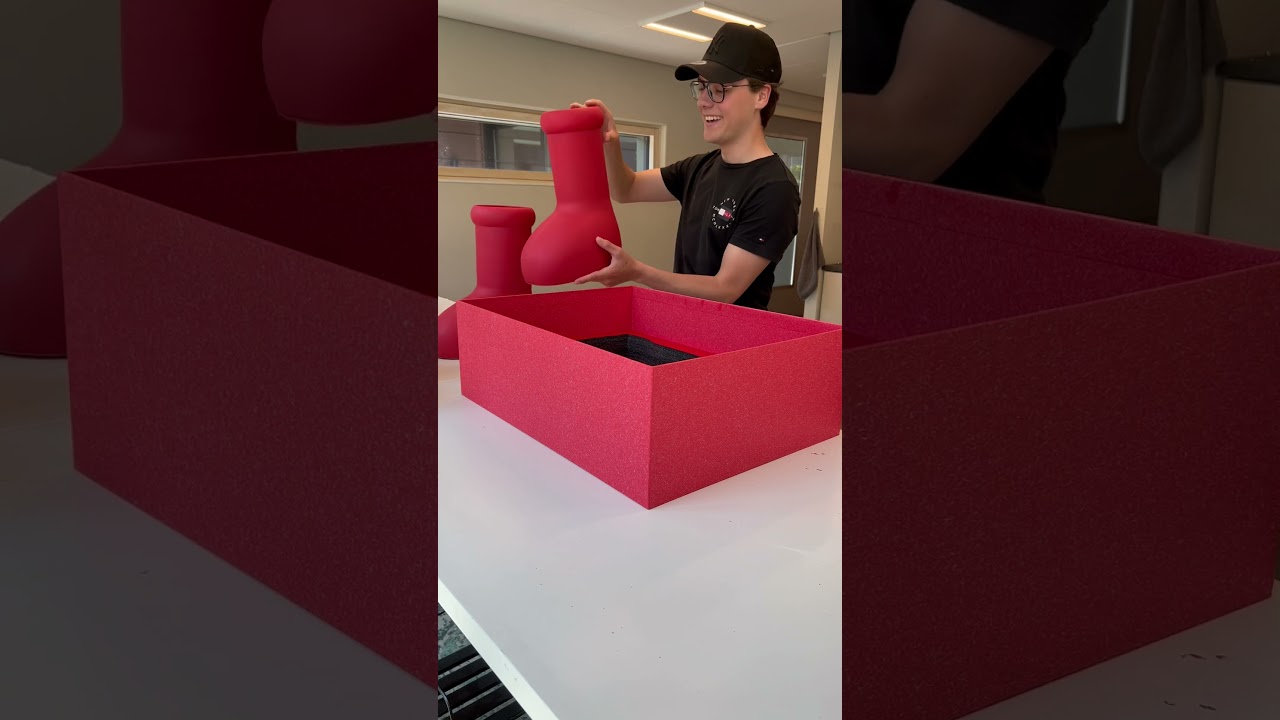 Unboxing The Big Red Boots #sebastiaan #shorts #bigredboots #mschf #unboxing  #schoenen #sneakers