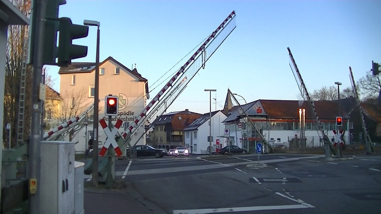 Spoorwegovergang Hungen (D) // Railroad crossing // Bahnübergang
