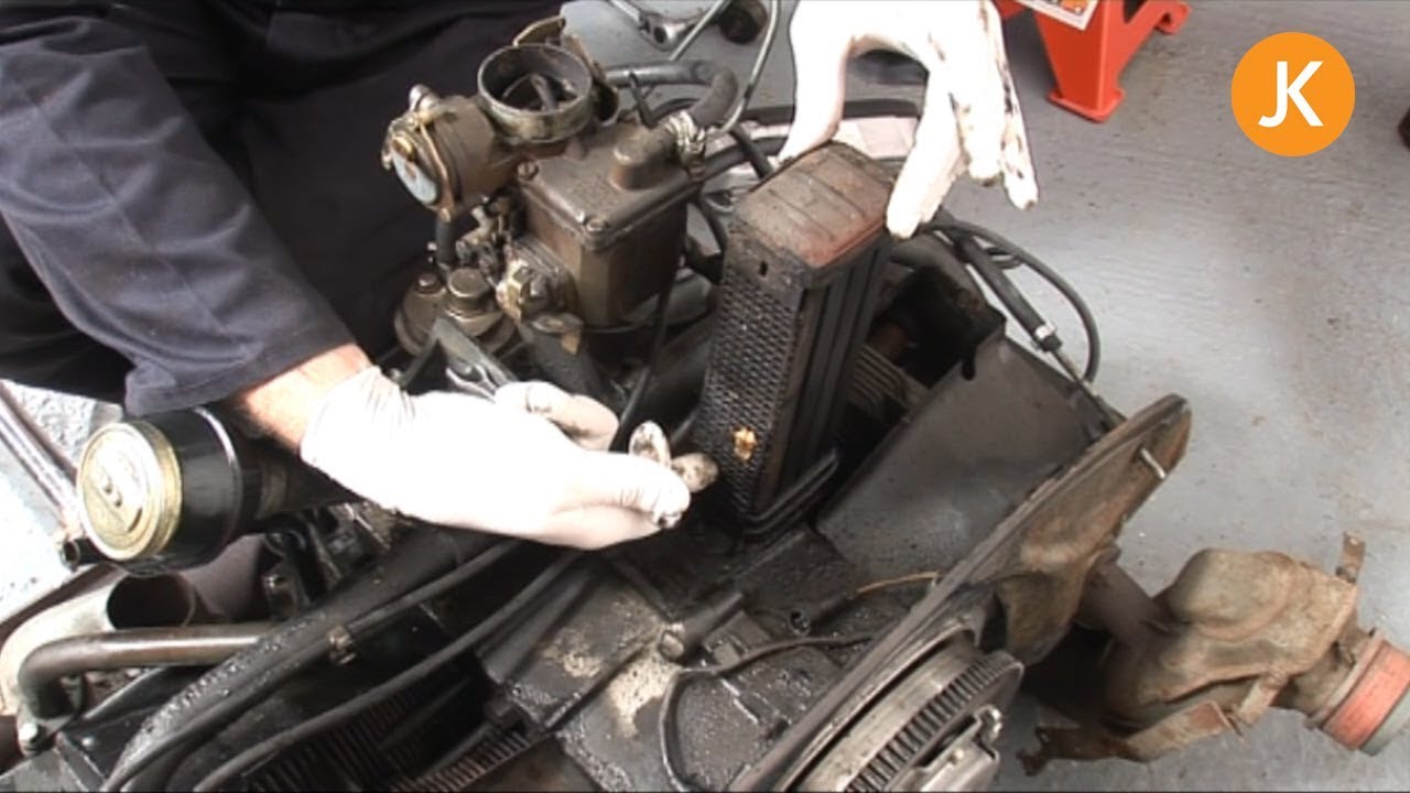 How to replace the oil cooler seals on an air-cooled VW engine (1/2)