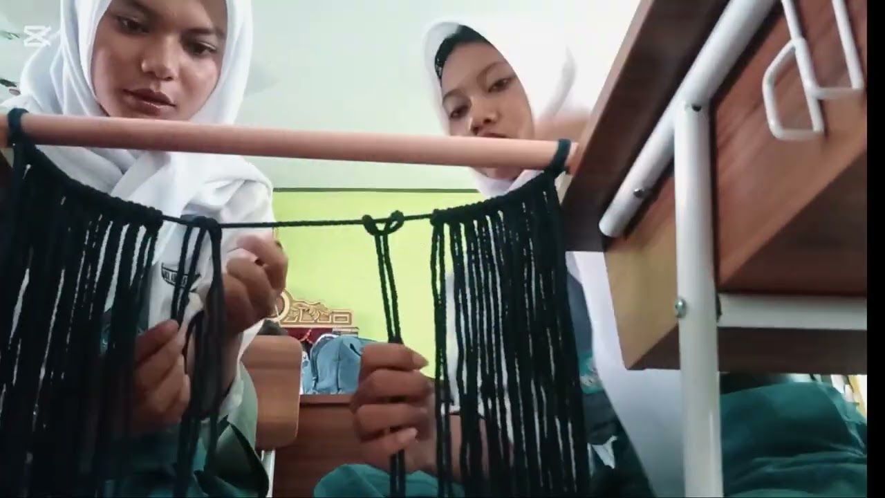 Makrame hiasan dinding SMAN 2 Trenggalek