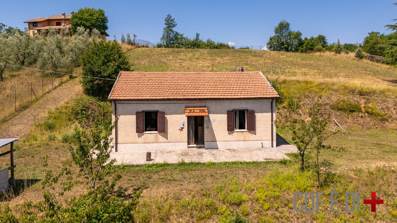 Visita dell'immobile | Rocca Sinibalda (RI) | Villino indipendente su unico livello, terreno privato