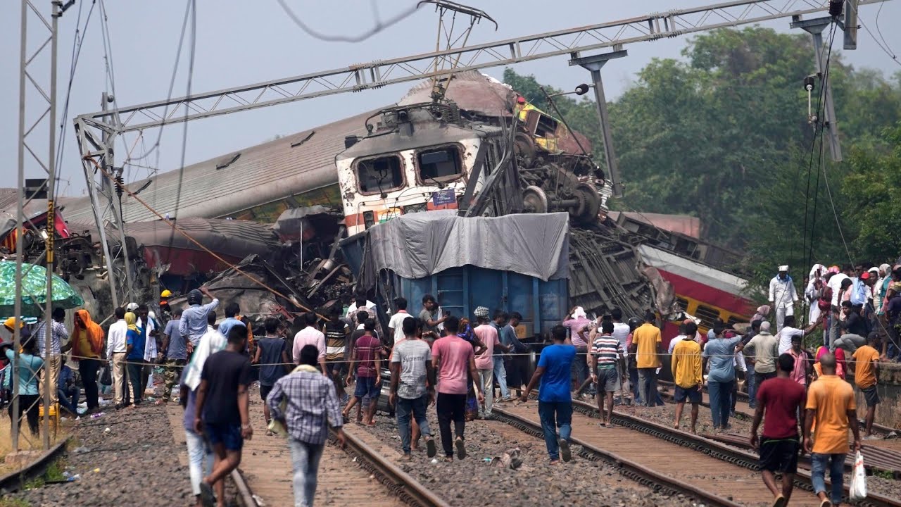 India railway train WAD-HC 345268 😭🚦 rajdhani superfast express train video 📸 live video 