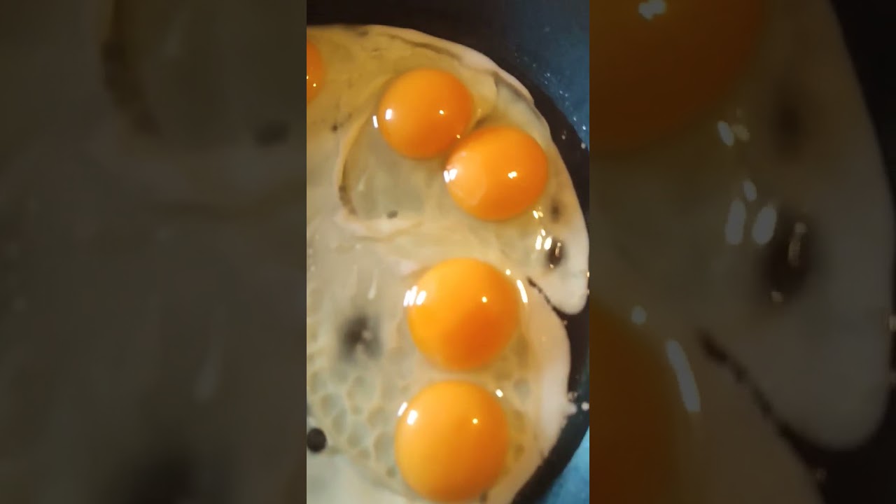 4 яйца с сюрпризом на завтрак.                                 