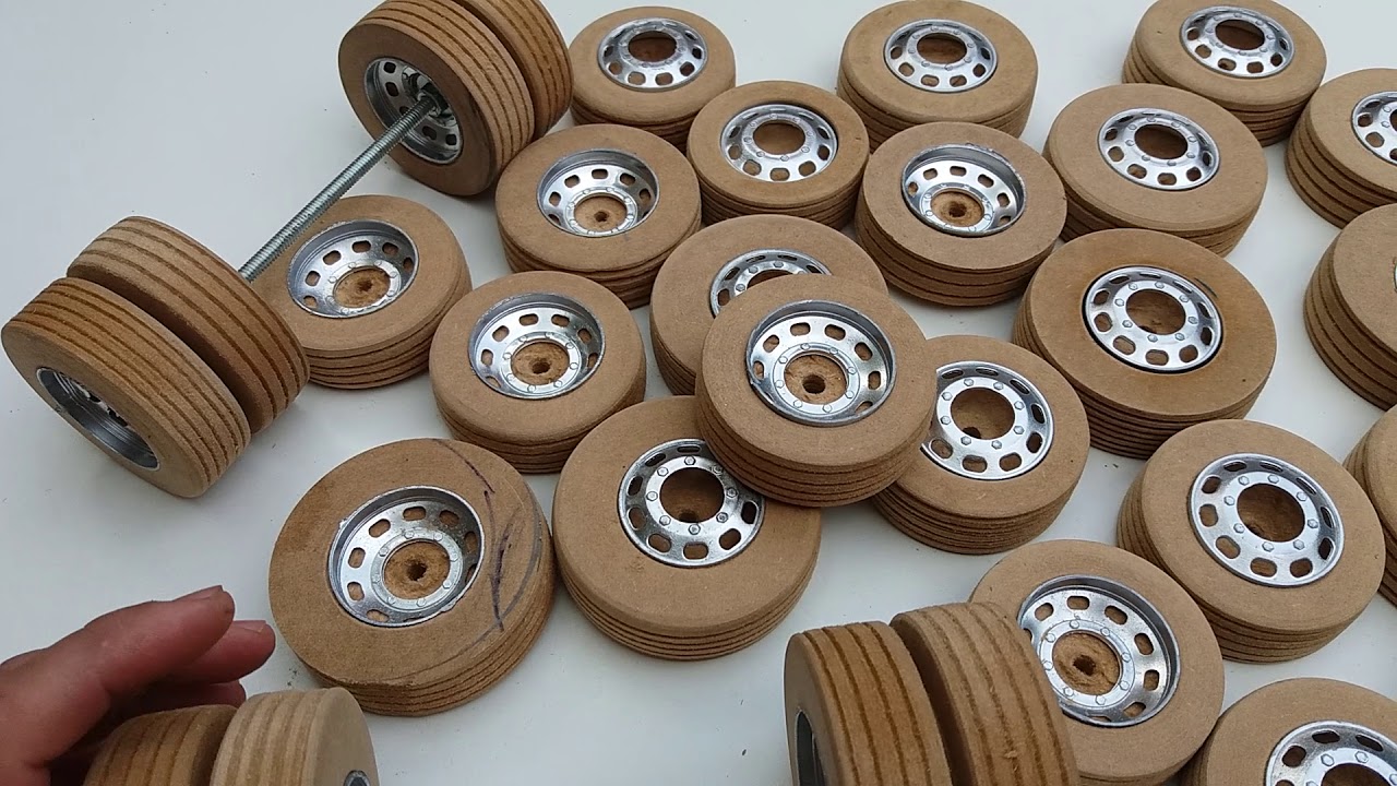fabricando rodas de mdf de 7 e 8 cm já com calota de plástico