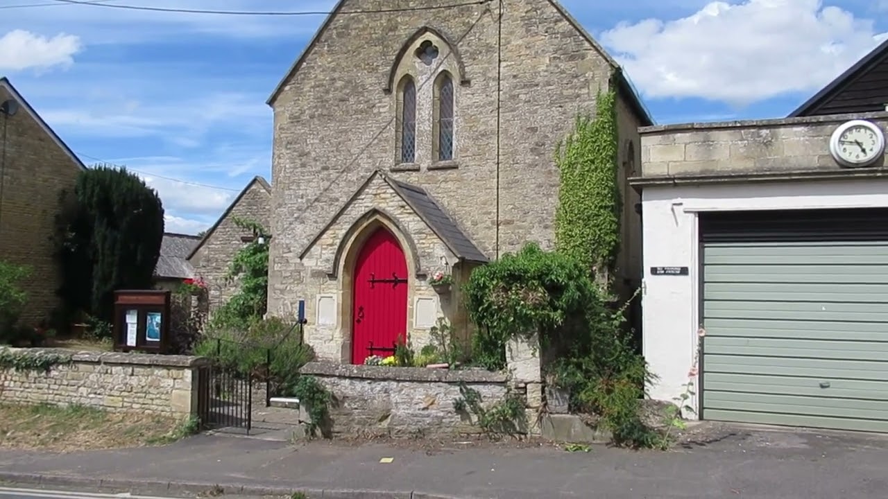 Charlbury, Oxfordshire - Hand in Glove