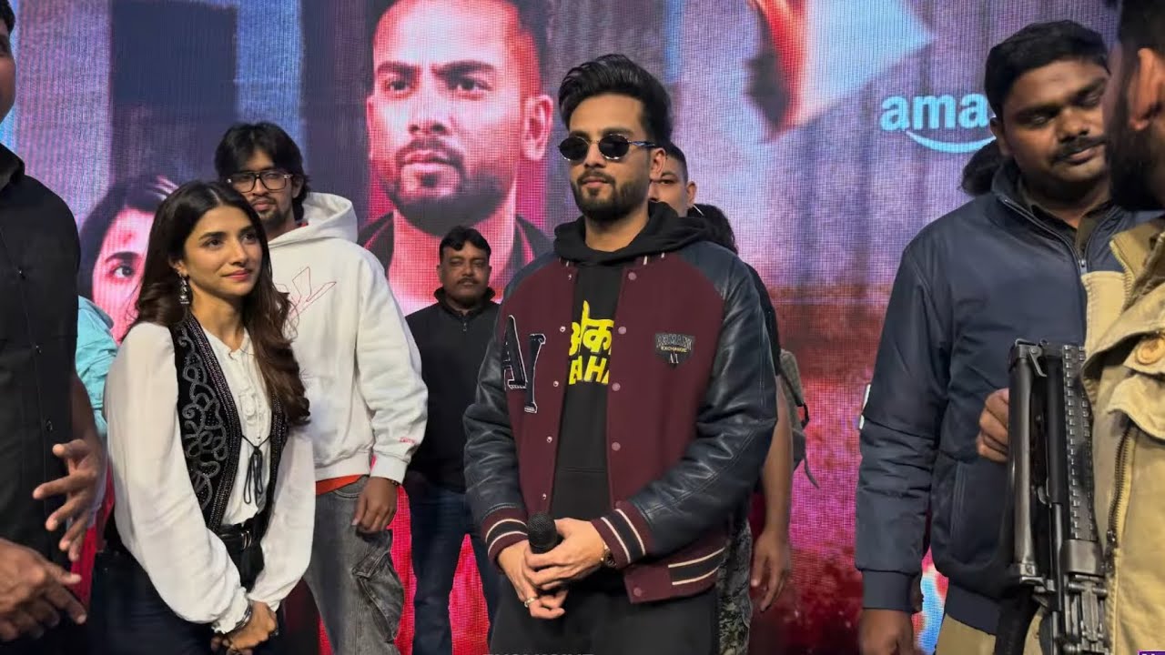 Meet elvish Yadav gaur city mall😁