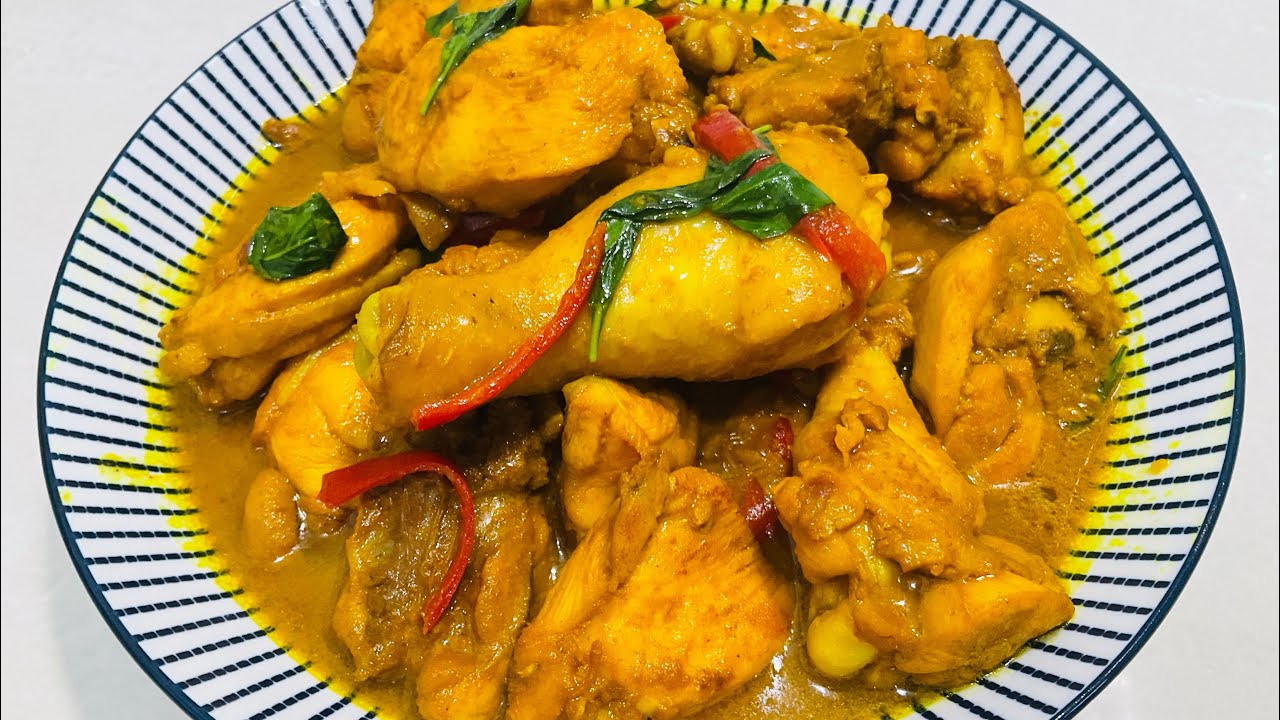 Grandma&rsquo;s simmered turmeric chicken in an easy country style way. A MUST try recipe.. 黃薑燜雞