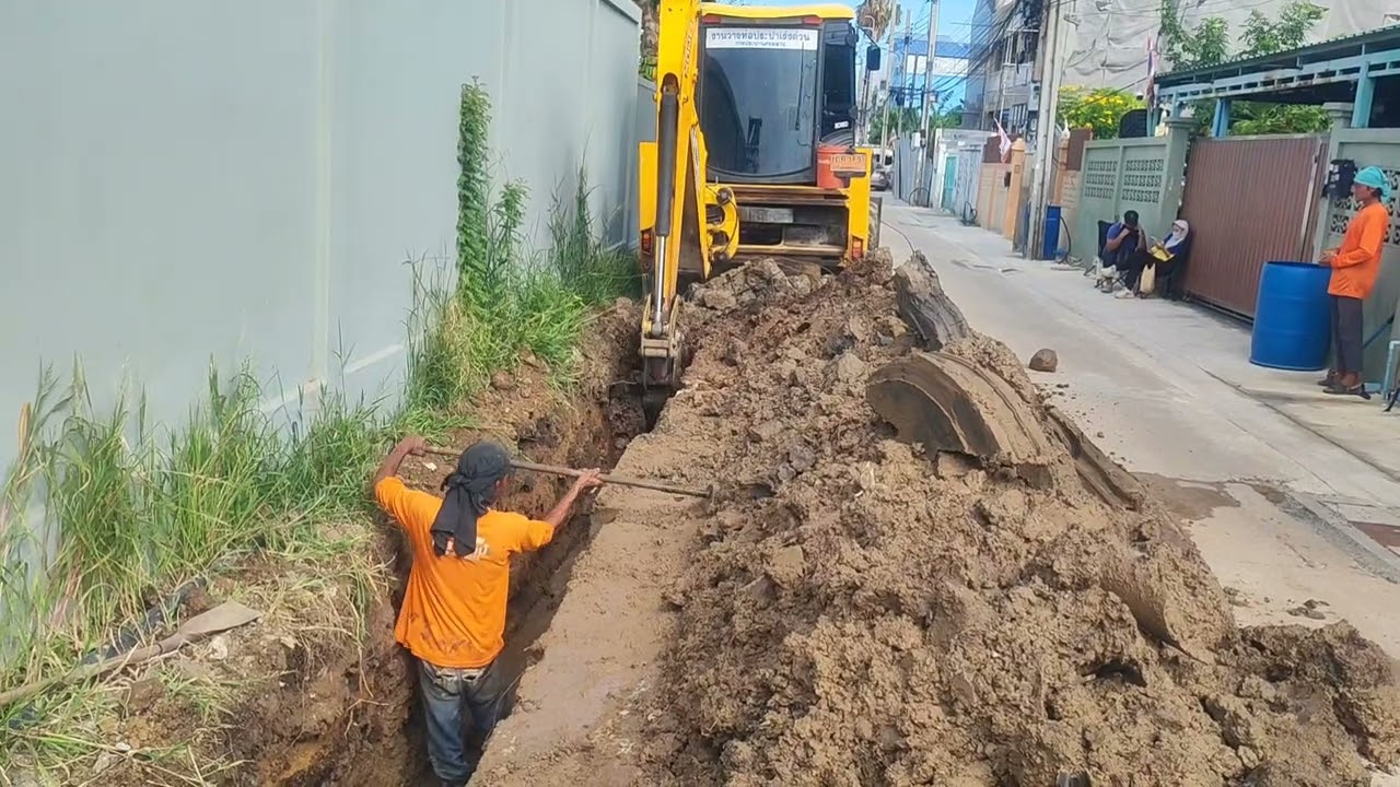 พามาชมรถตักหน้าขุดหลัง JCB