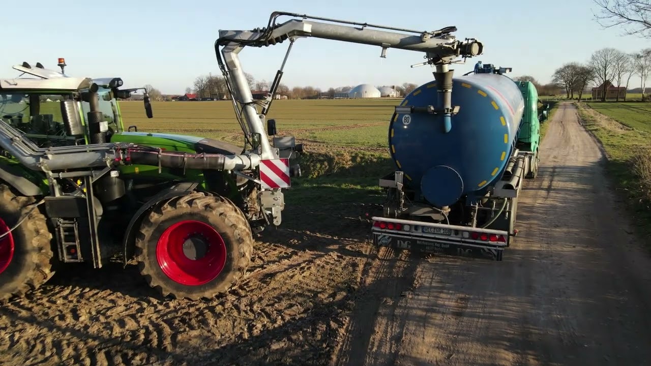 Fendt 939 Vario mit Frontandockarm und Kotte SCHLEPPSCHLAUCHVERTEILER beim Gülle 💩 ausbringen.