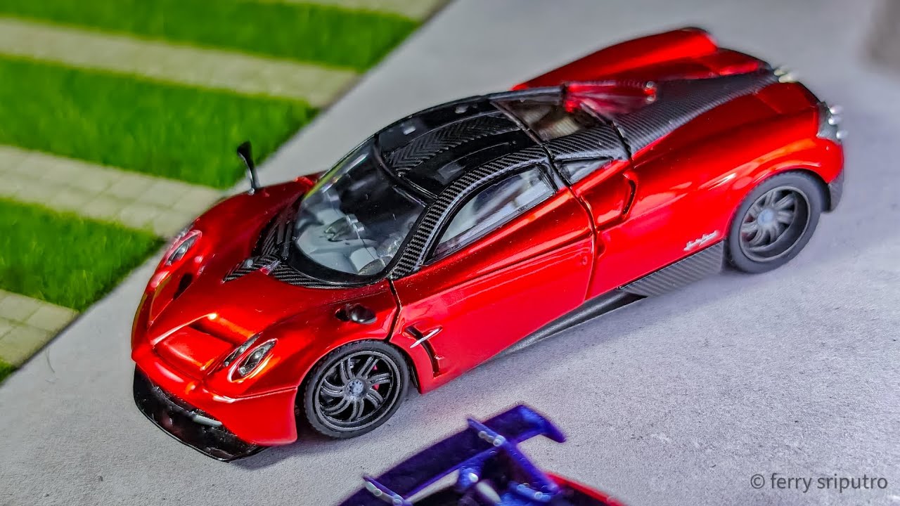 HKM Premium 1/64 Scale Pagani Huayra | Metallic Red