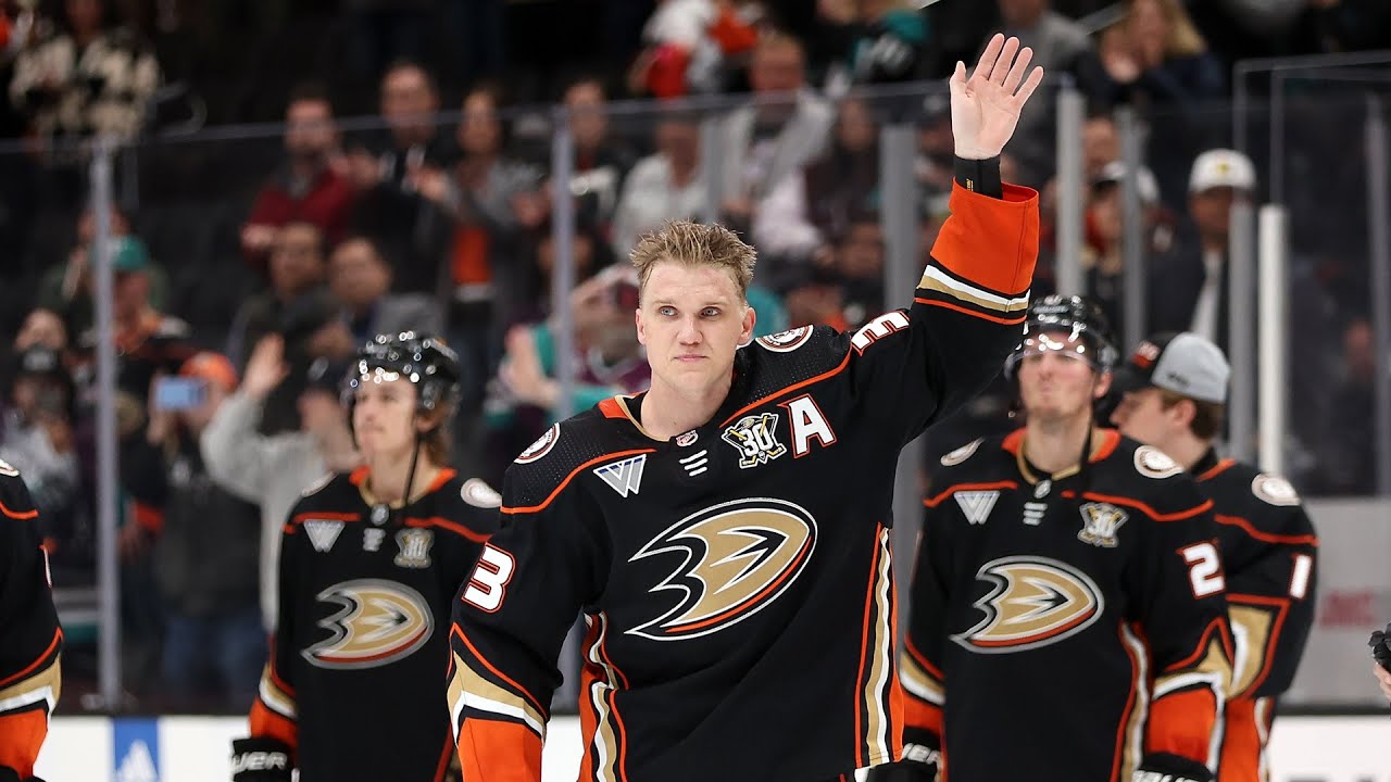 Silfverberg får en sista hyllning 🫡 Silfverberg gets a final salute