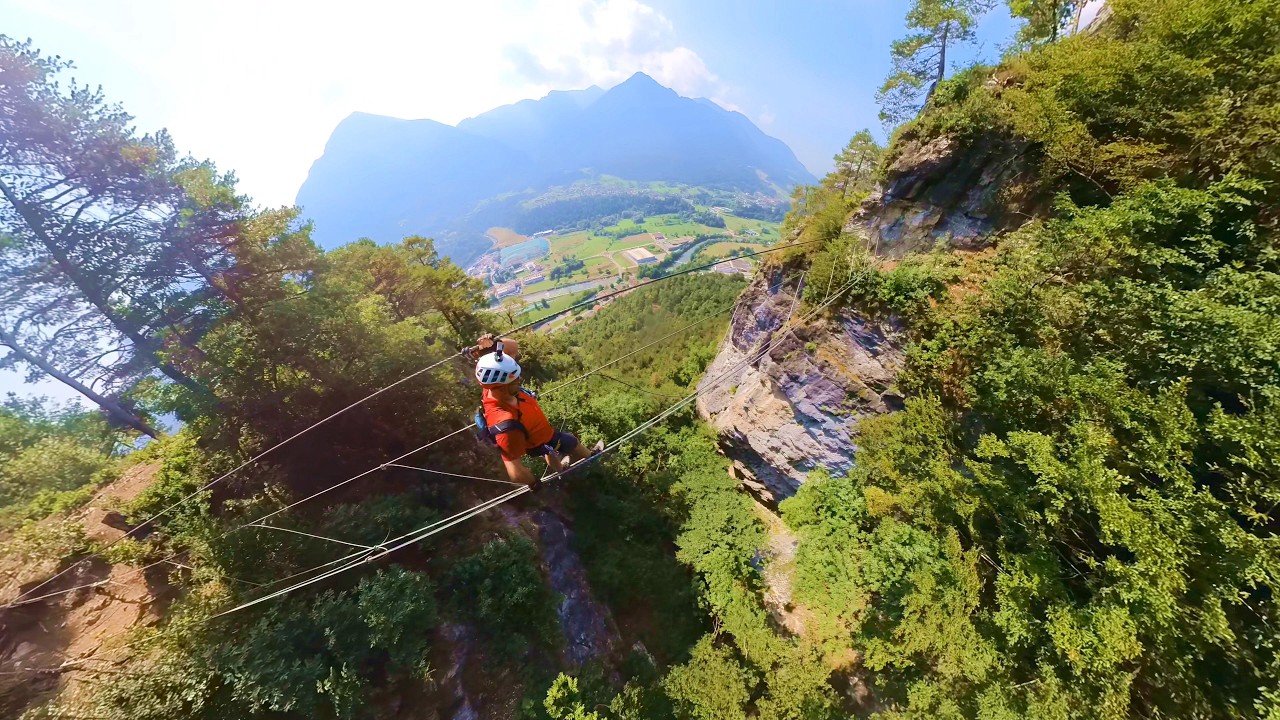 Ferrata ArtPinistico delle Niere: Dolomity Brenta/Garda: sympatyczna droga i galeria sztuki w jednym