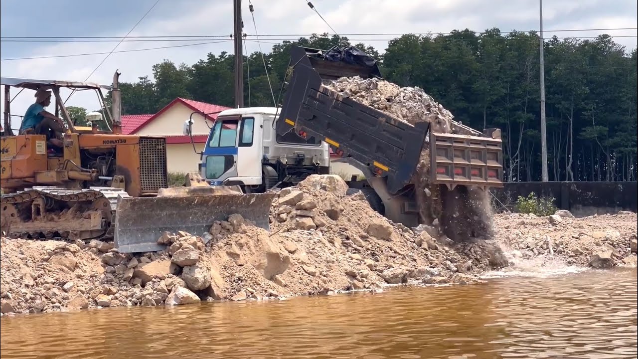 Wow OMG!! Exellent Operator Dump Trucks Unloading Stone Delete The Pond & Dozer Komatsu D31P Pushing
