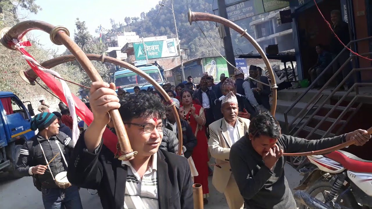 नुवाकोटे पन्चे बाजामा धुलो उडाउदै