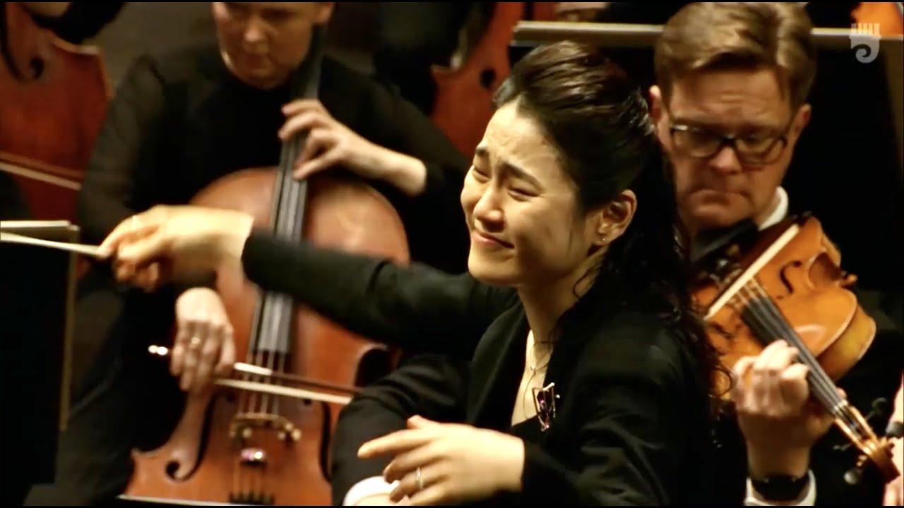 Han-Na Chang conducts Mahler 5 Part 3 (HD) Adagietto and Rondo-Finale