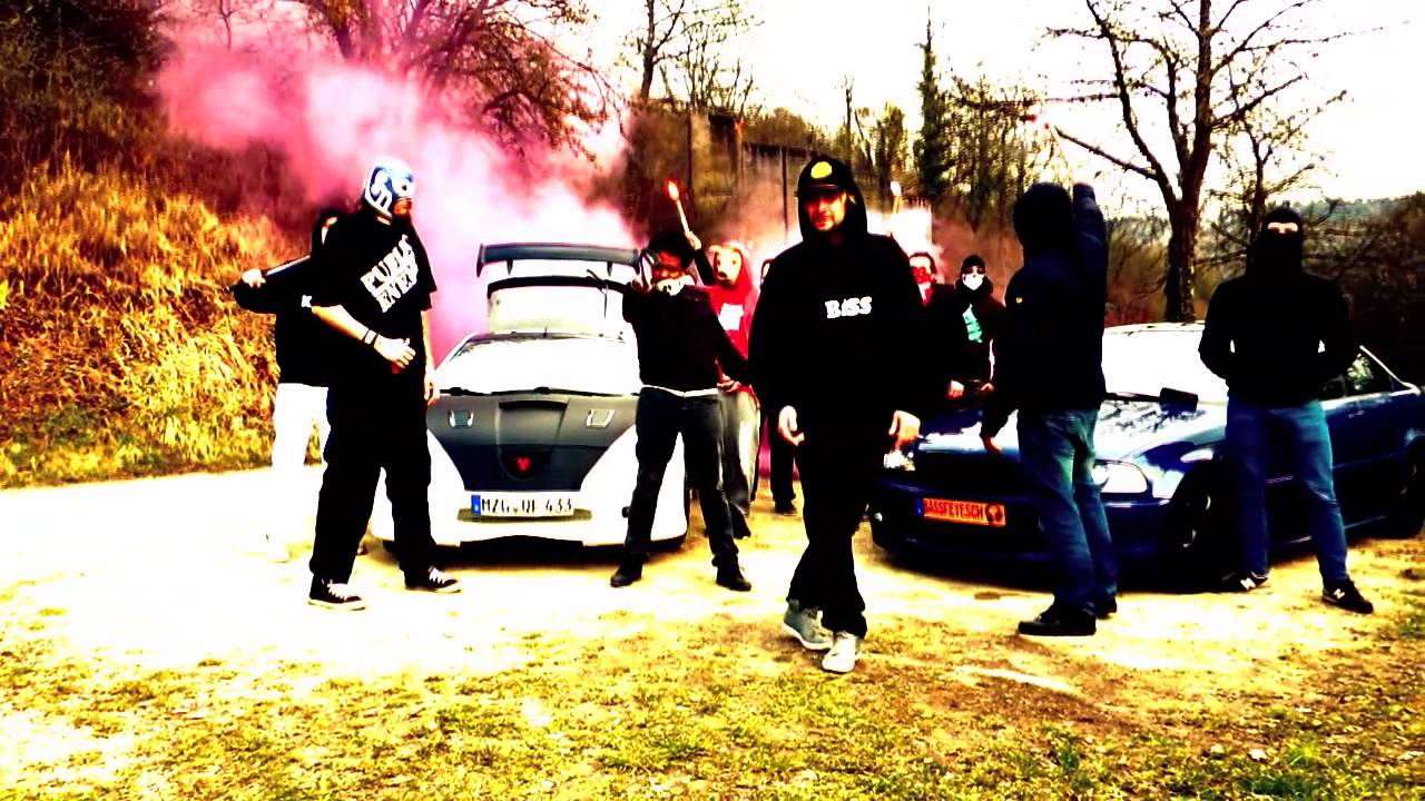 BassFetesch -- ( Dommheet) Schwetz mat der hand