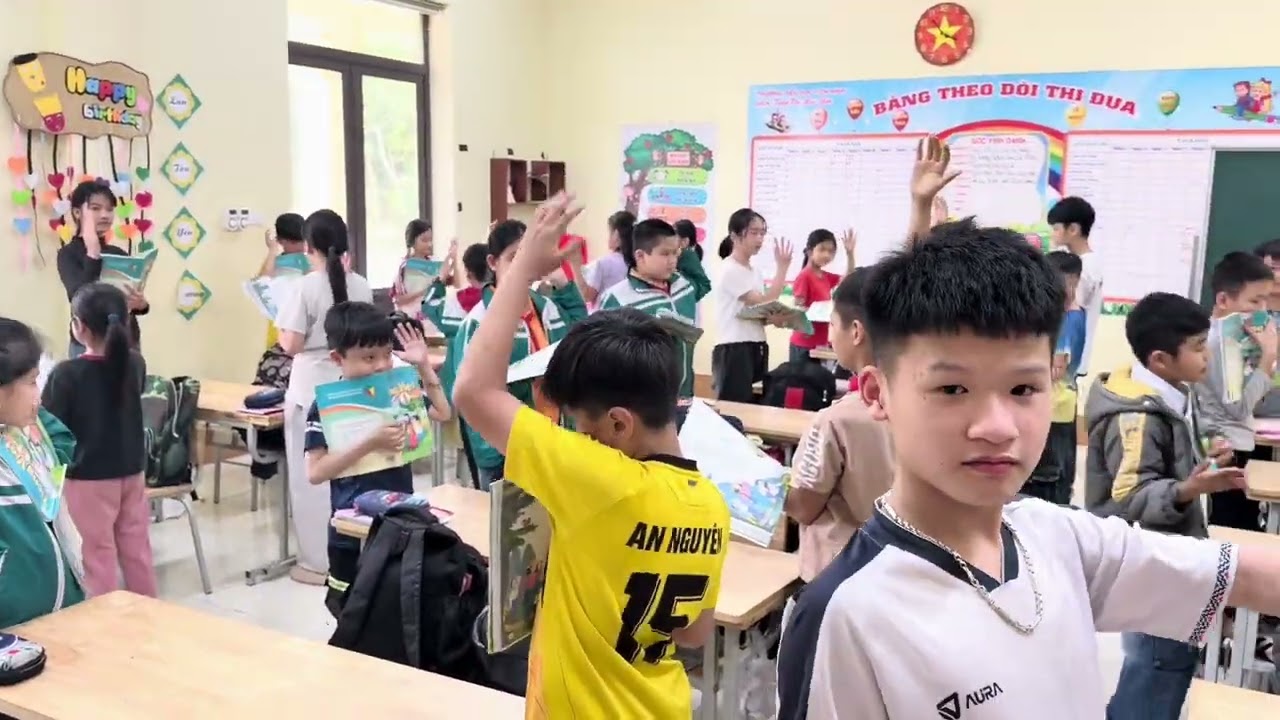 Tiếng Việt 5 - Lồng ghép tiếng Anh