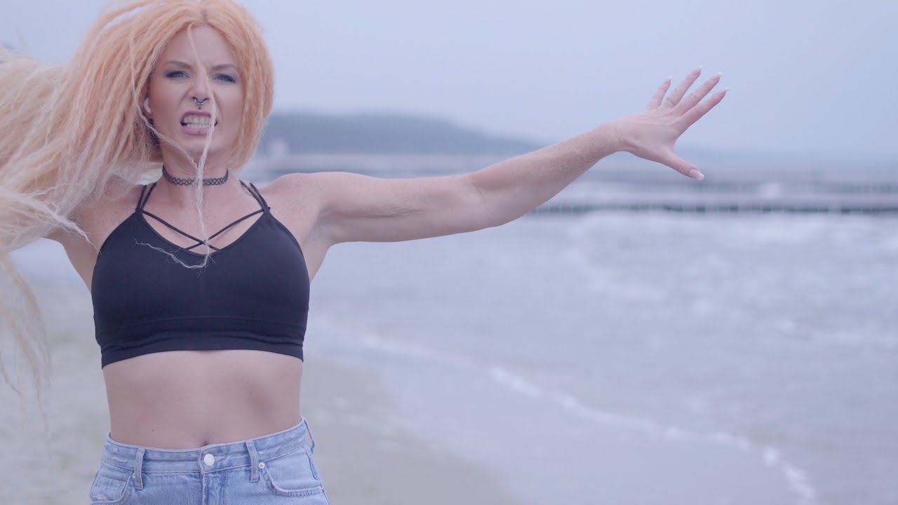 MandelKokainSchnaps - Mama (Official Video)