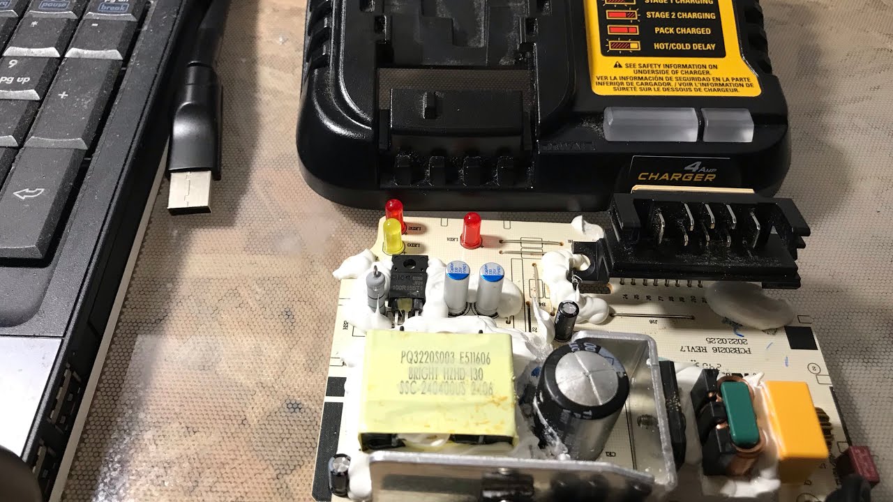 DeWALT DCB1104 110-220V