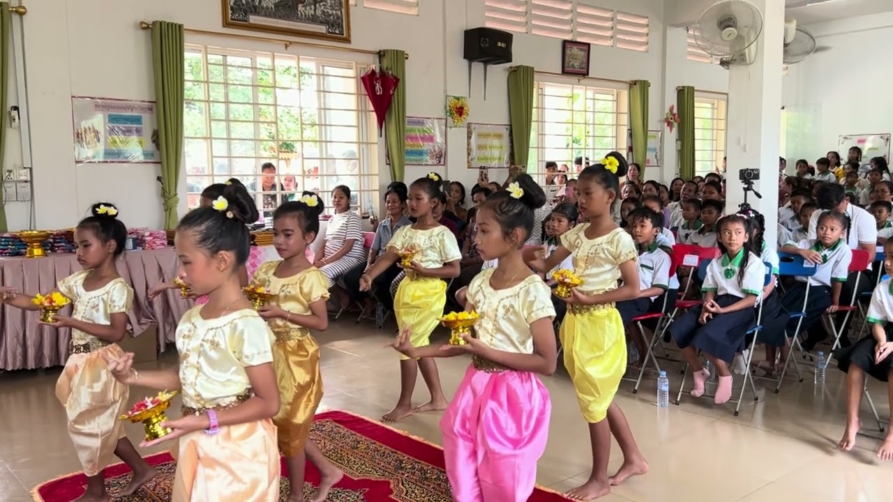 របាំជូនពរ​ សម្តែងដោយសិស្សថ្នាក់ទី៣