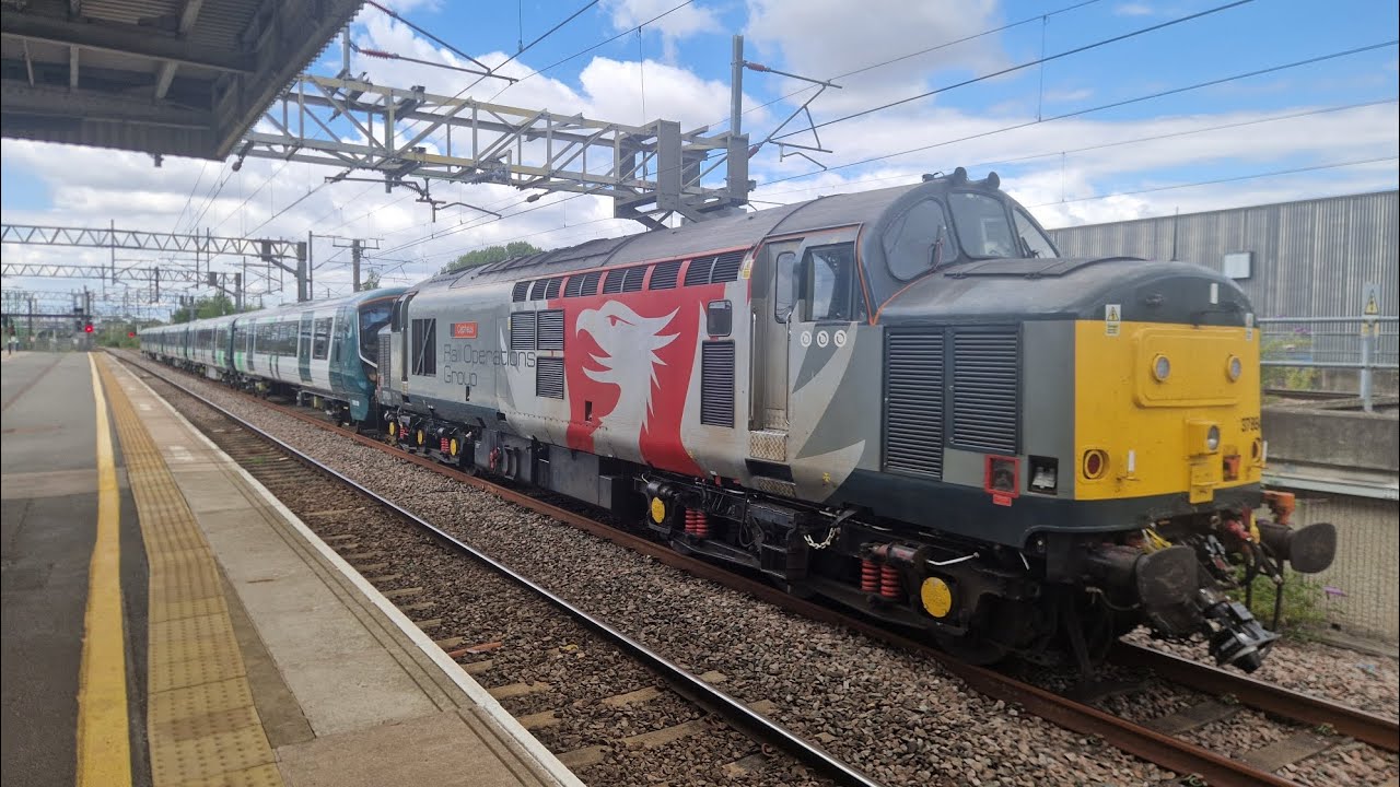 Trains at Nuneaton (WCML)