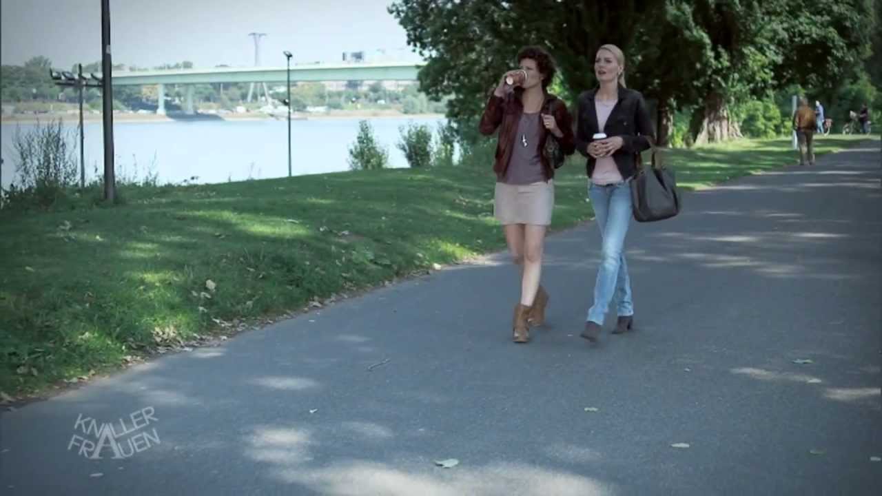Kurz mal hinter'n Baum! - Knallerfrauen mit Martina Hill