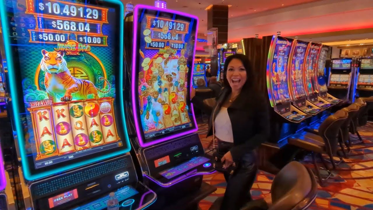 Big Win at Hard Rock Casino Northern Indiana hitting all the BONUSES. Big Payouts.