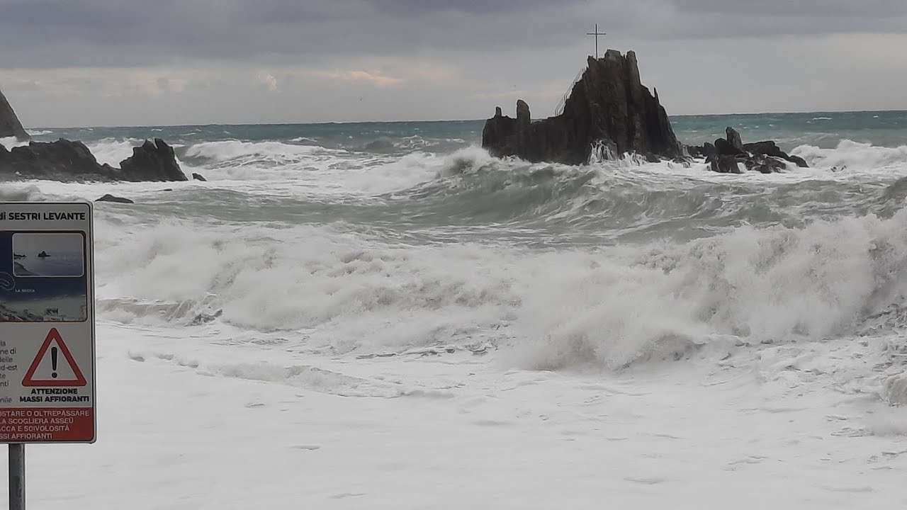 Mareggiata Forte a Riva Trigoso 🌊🌊🌊🌊🌬💨💨🌊🌊