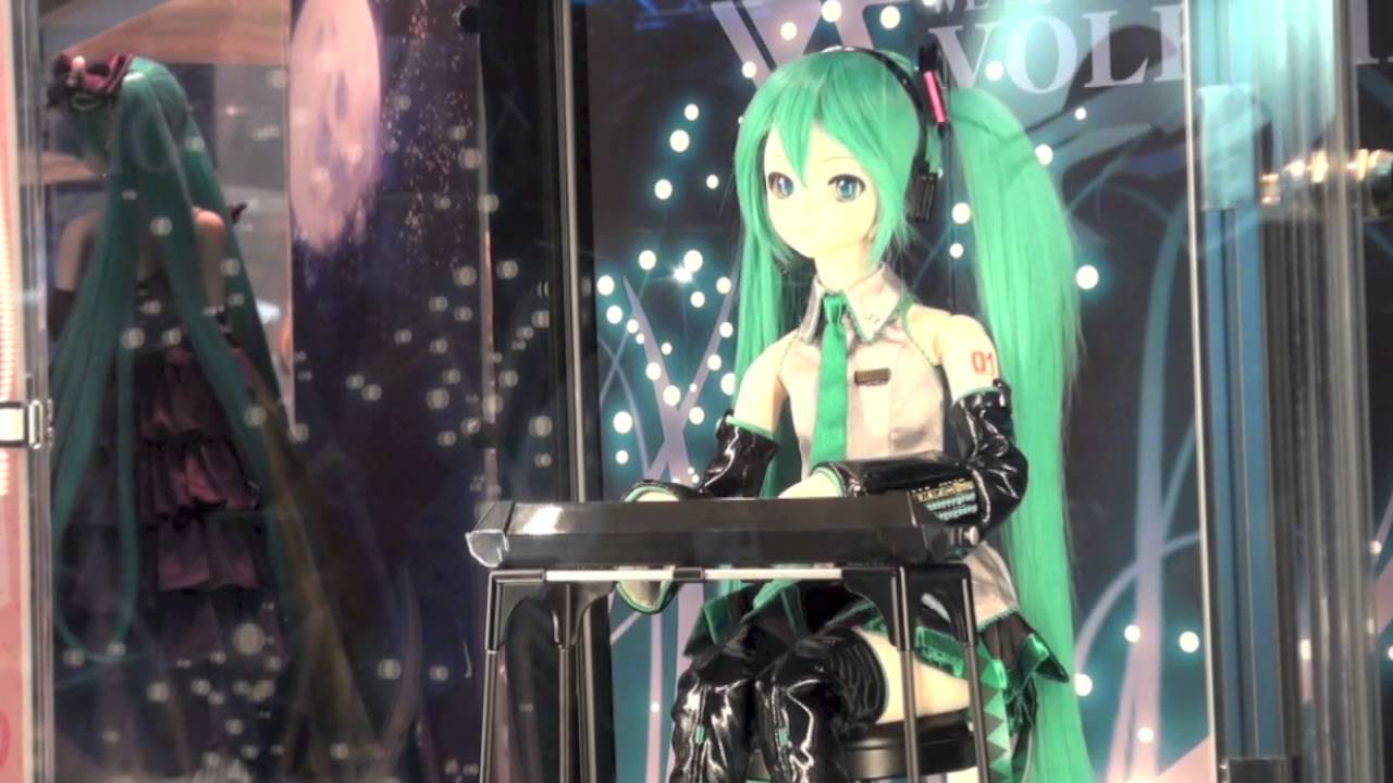 Moving Hatsune Miku doll at Magical Mirai 2016 [RAW VIDEO]