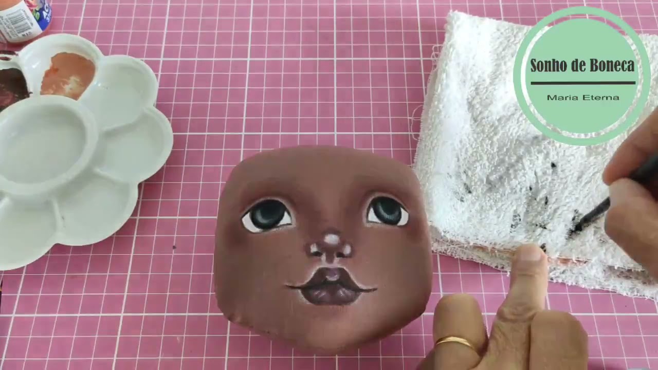 Pintura realista em rostinho de boneca pele negra parte 2