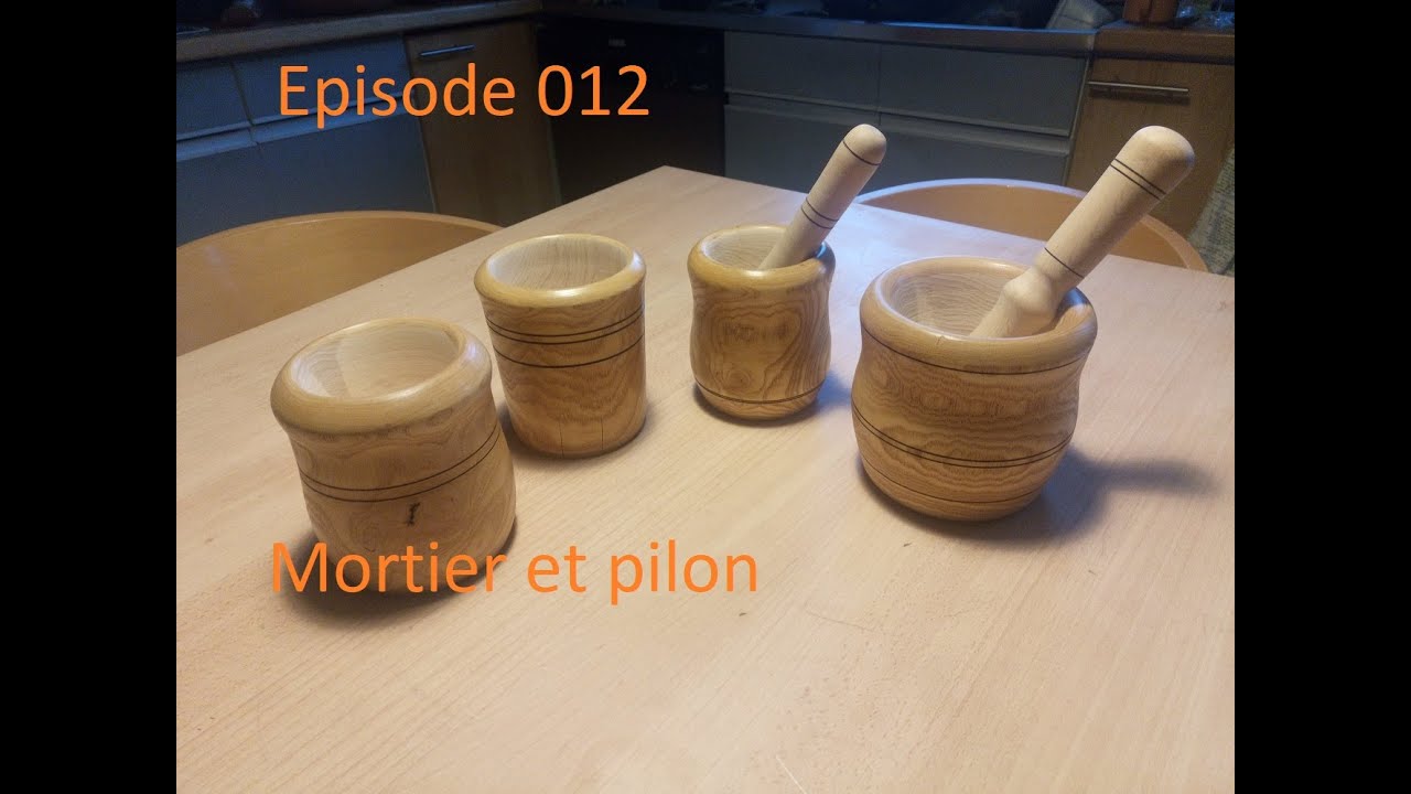 Tournage d'un mortier et de son pilon en bois