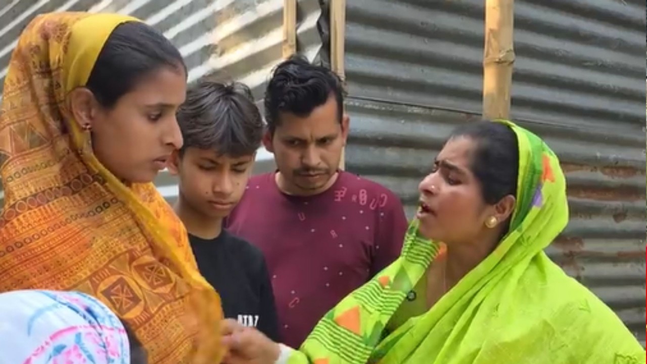 বোনের বাড়ি ঈদের গিফট দিতে গিয়ে বিপদে ভাই ! Village Life Golpo