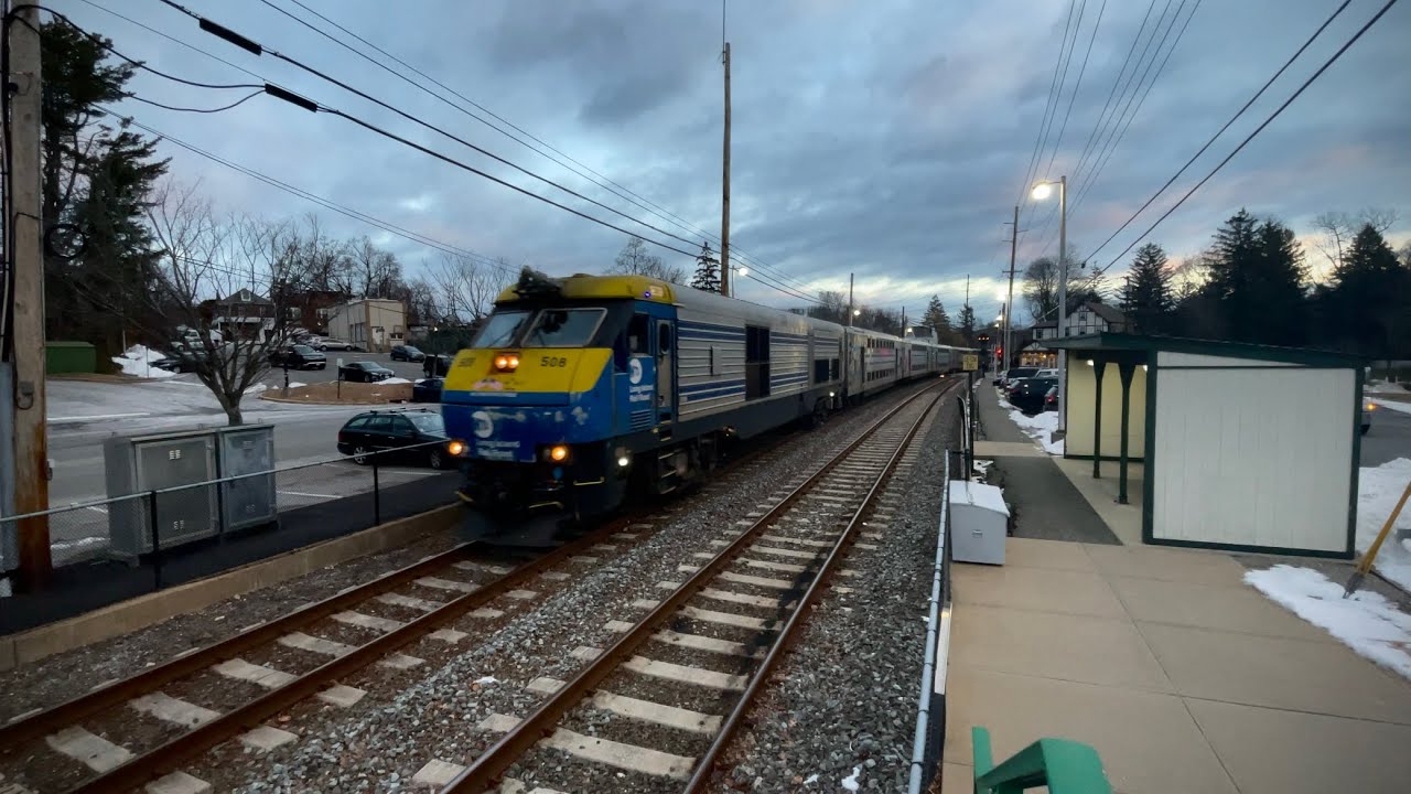 LIRR: Brand New K5LLA on DM30AC 508, plus a few other morning rush trains at Locust Valley. 12/30/25