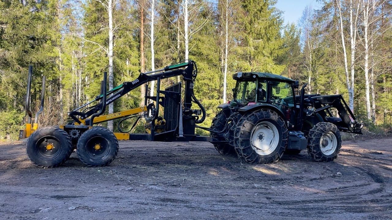 Köp Traktor Valmet med skogsvagn på Klaravik