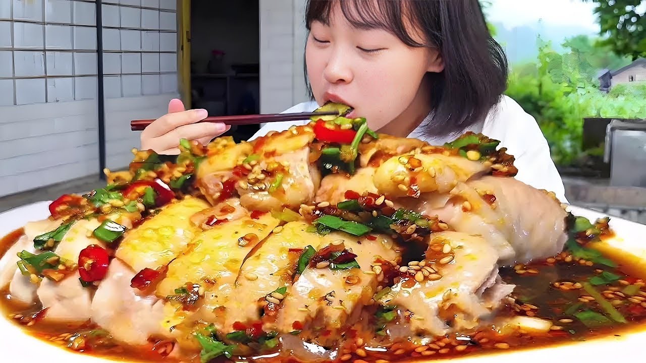 秋妹落雨天來弄個麻辣口水雞，麻辣鮮香嫩爽，口口留香巴適的板子！ 【顏美食】
