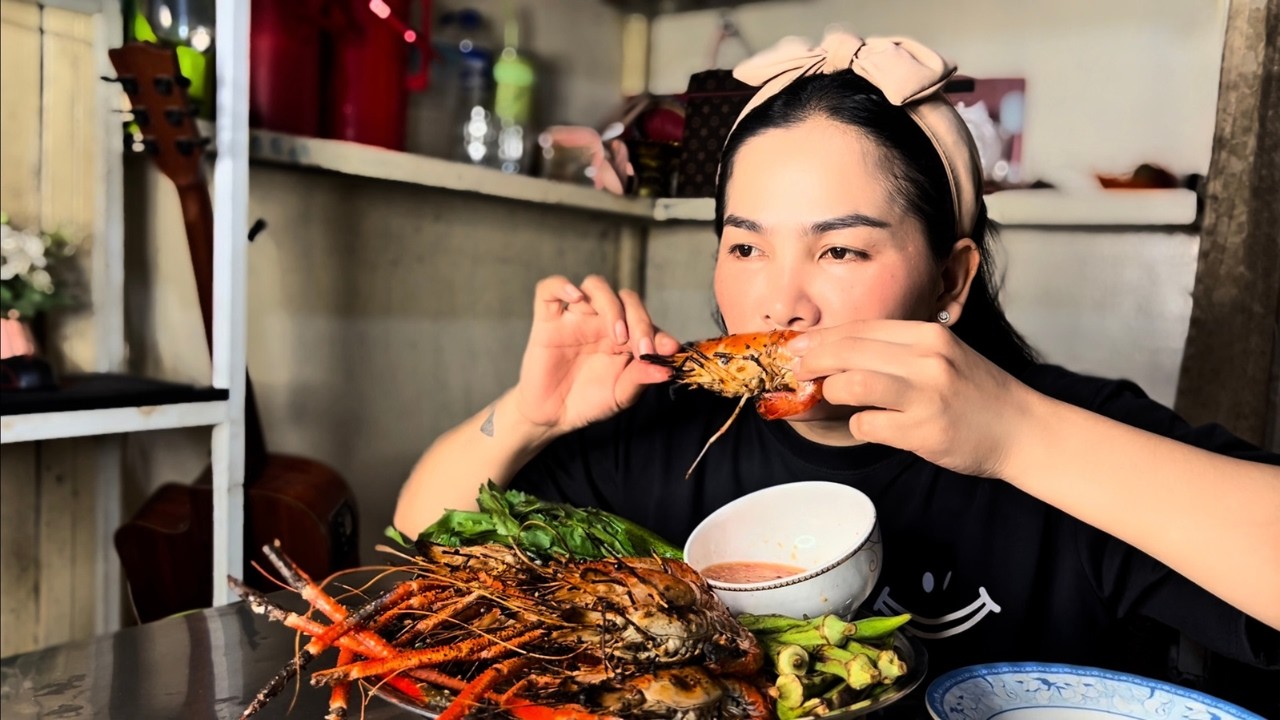 Amazing Cambodian Food | Koh Kong Grilled Prawns with Fish Sauce