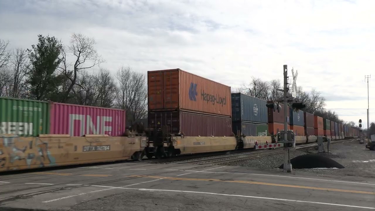 NORFOLK SOUTHERN GE AC44C6M Northbound Intermodal Container Train