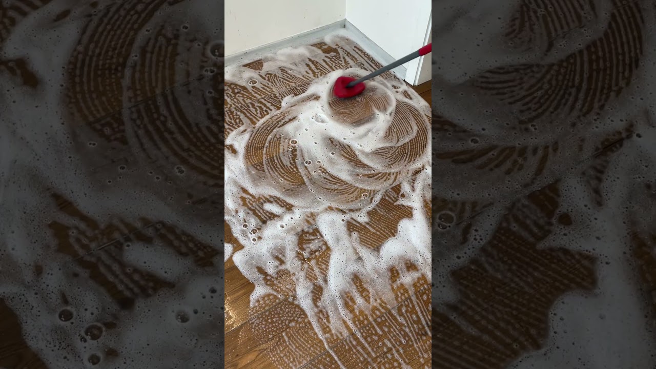 no scrubbing VS scrubbing #asmr #cleantok #cleaning #professionalcleaners #scrub #cleanmaster #clean