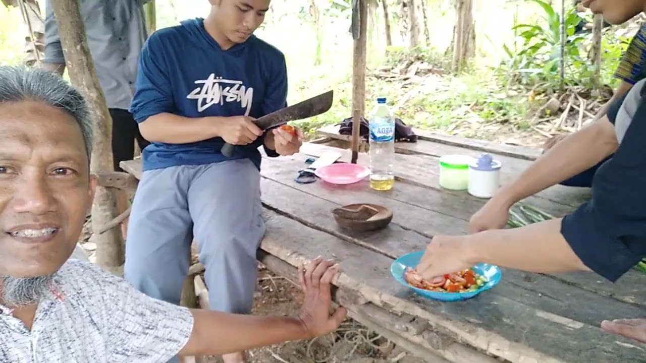 KESERUAN DAN KEBERSAMAAN SANTRI PPTQ AL KAYYIS SAJIRA, LEBAK, BANTEN.