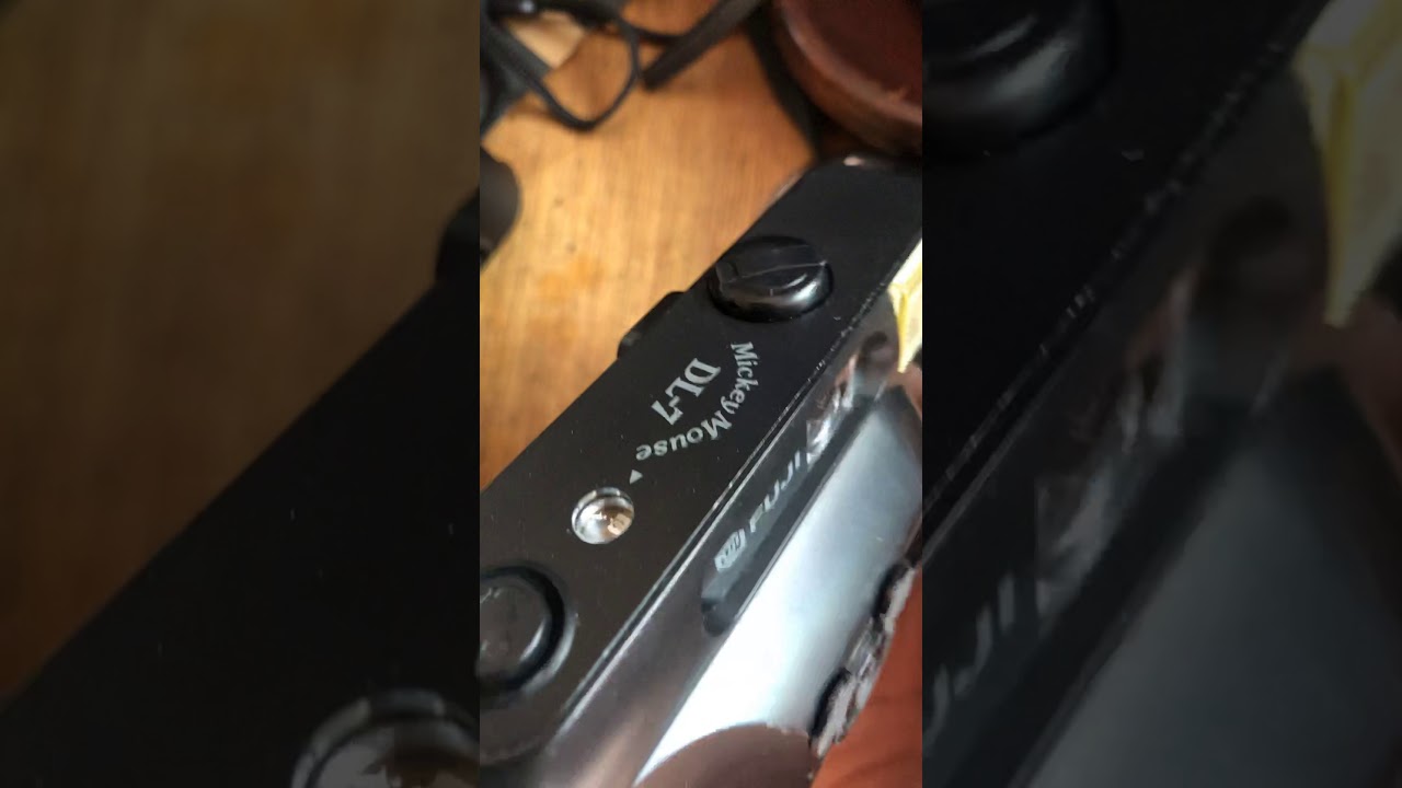 Fuji dl-7 mickey mouse limted film camera operaion video 후지 dl-7 미키 마우스 카메라 사용법 필름 넣는 법