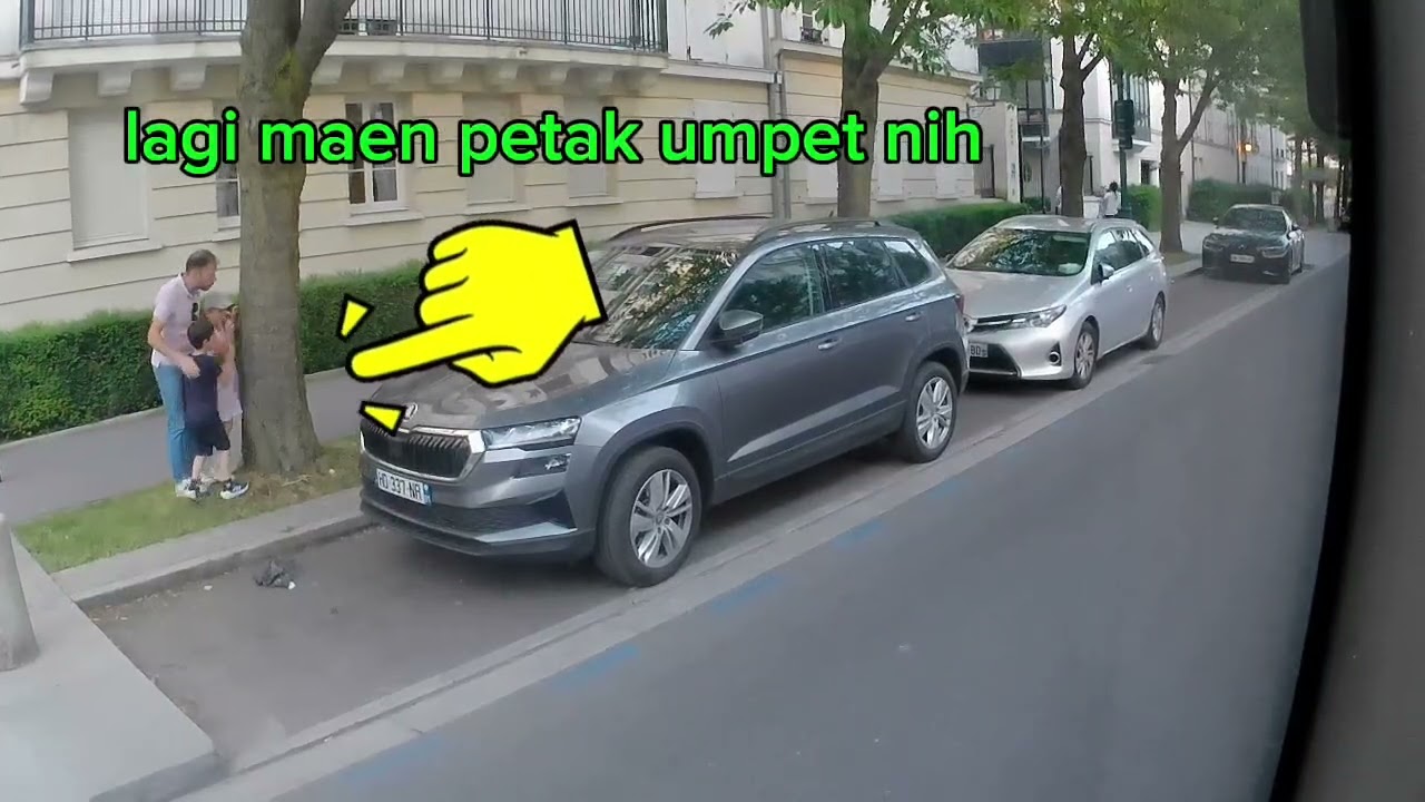 cara ngumpet di balik pohon ala orang Perancis nebeng shuttle gratis pulang ke hotel l'Elysee 