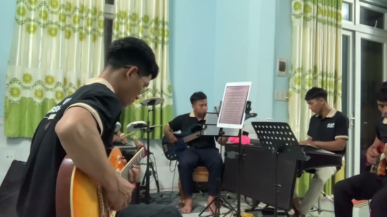 T&igrave;nh Y&ecirc;u Nơi Thi&ecirc;n Ch&uacute;a D&agrave;nh Cho T&ocirc;i - DVM  / Band live