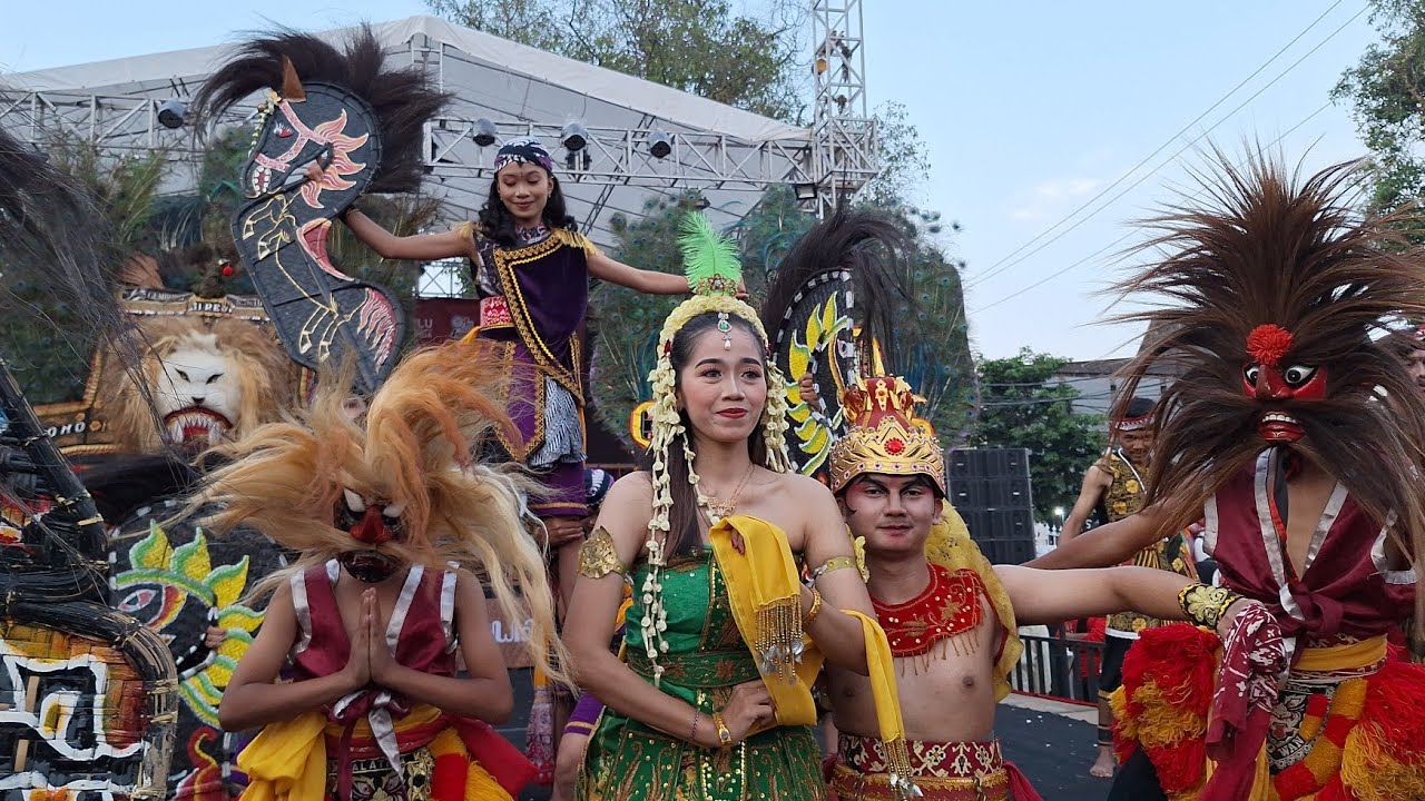 PUTRI SONGGO LANGIT, NKB(NEW KRIDHO BUWONO) BUGEL LIVE DEPAN KANTOR DPRD SALATIGA