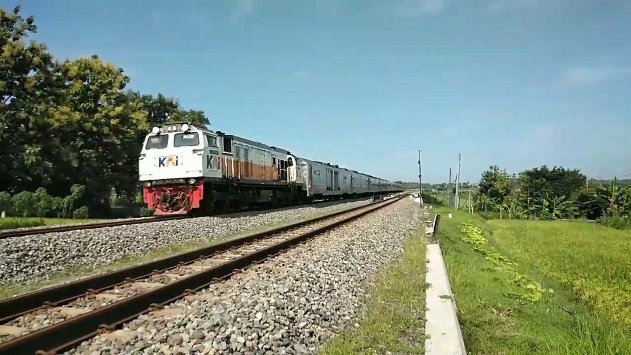 KA 84 Sancaka Pagi melintas relasi : yogyakarta-surabaya gubeng 😁😊