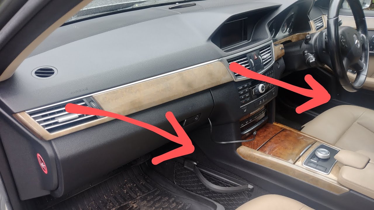 Mercedes w212 air vent dash trim removal. How to.